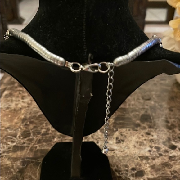 Silver and Green Multi-Strand Necklace with Layered Design - Picture 2 of 4